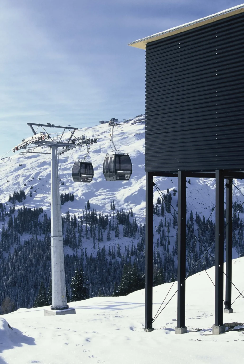 Arena Express Flims Nagens Mittelstation mit Crap Sogn Gion im Hintergrund