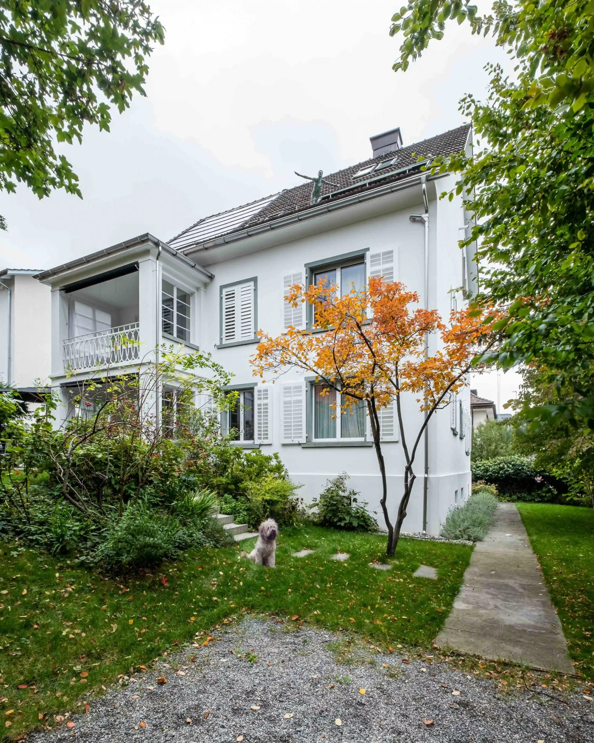 EFH Salisstrasse Chur Gesamtaufnahme Haus und Garten