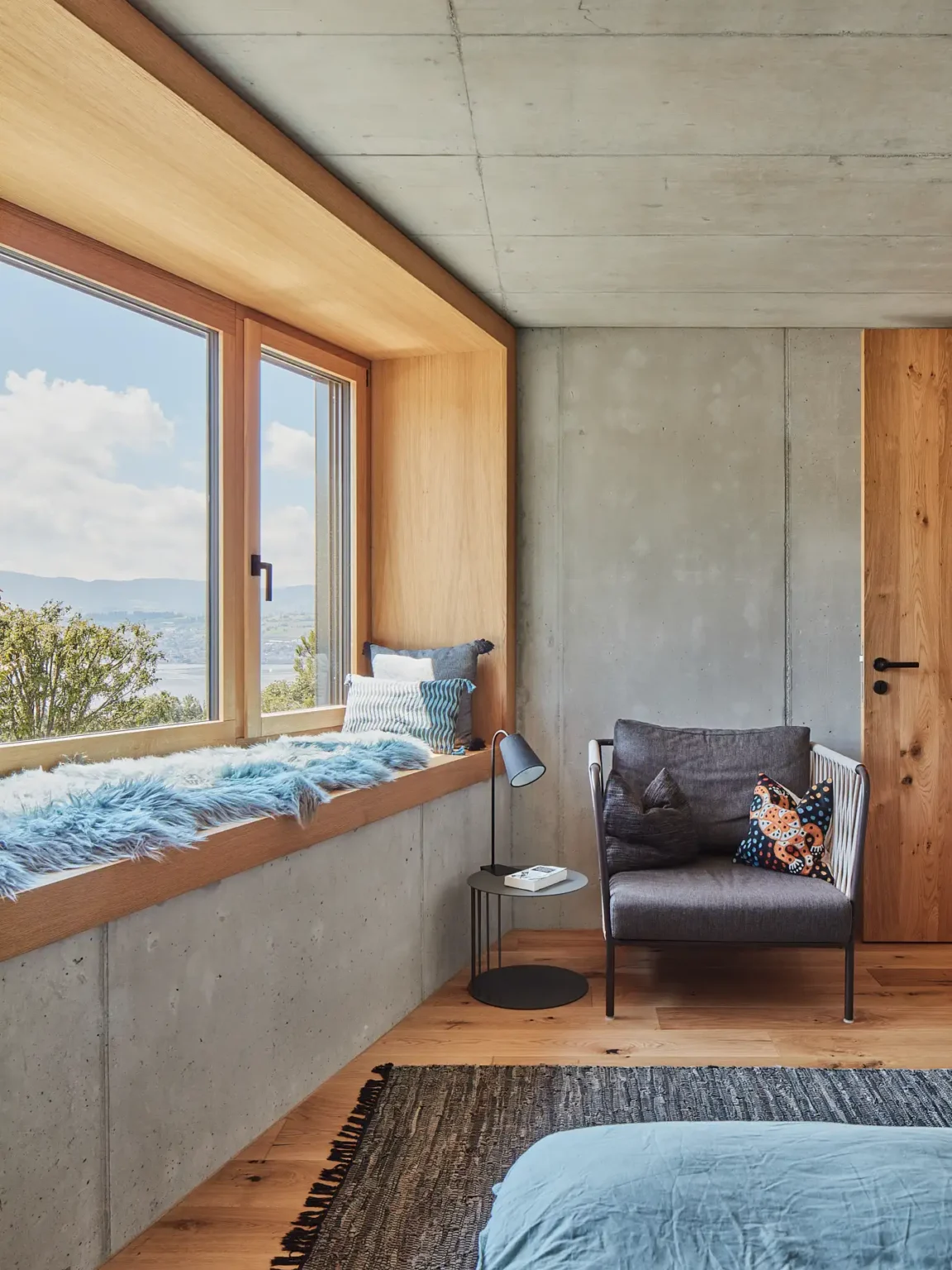 EFH Uetikon Sitzfenster im Schlafzimmer
