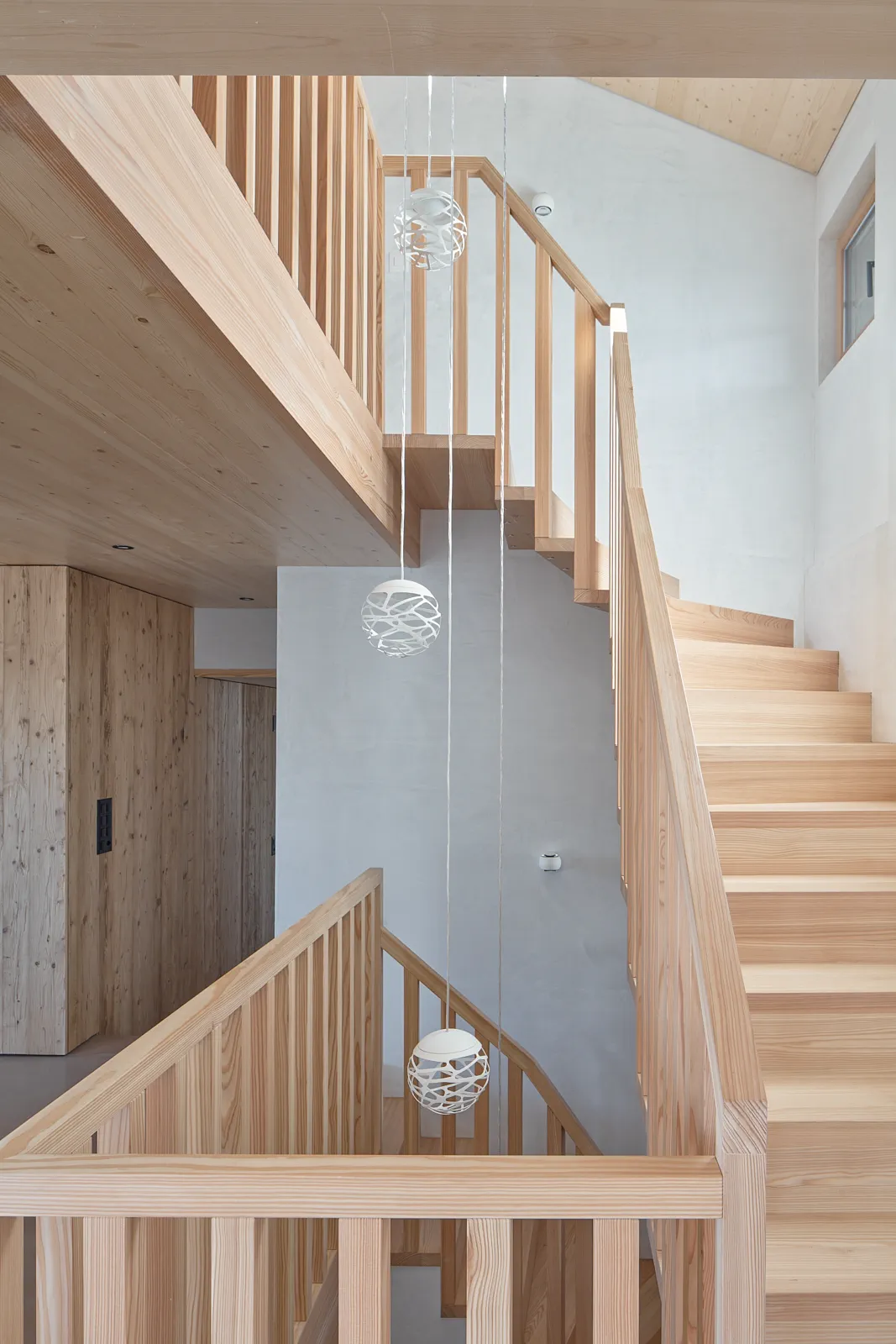 Haus Jettli Altbau Flims Treppe aus Lärchenholz