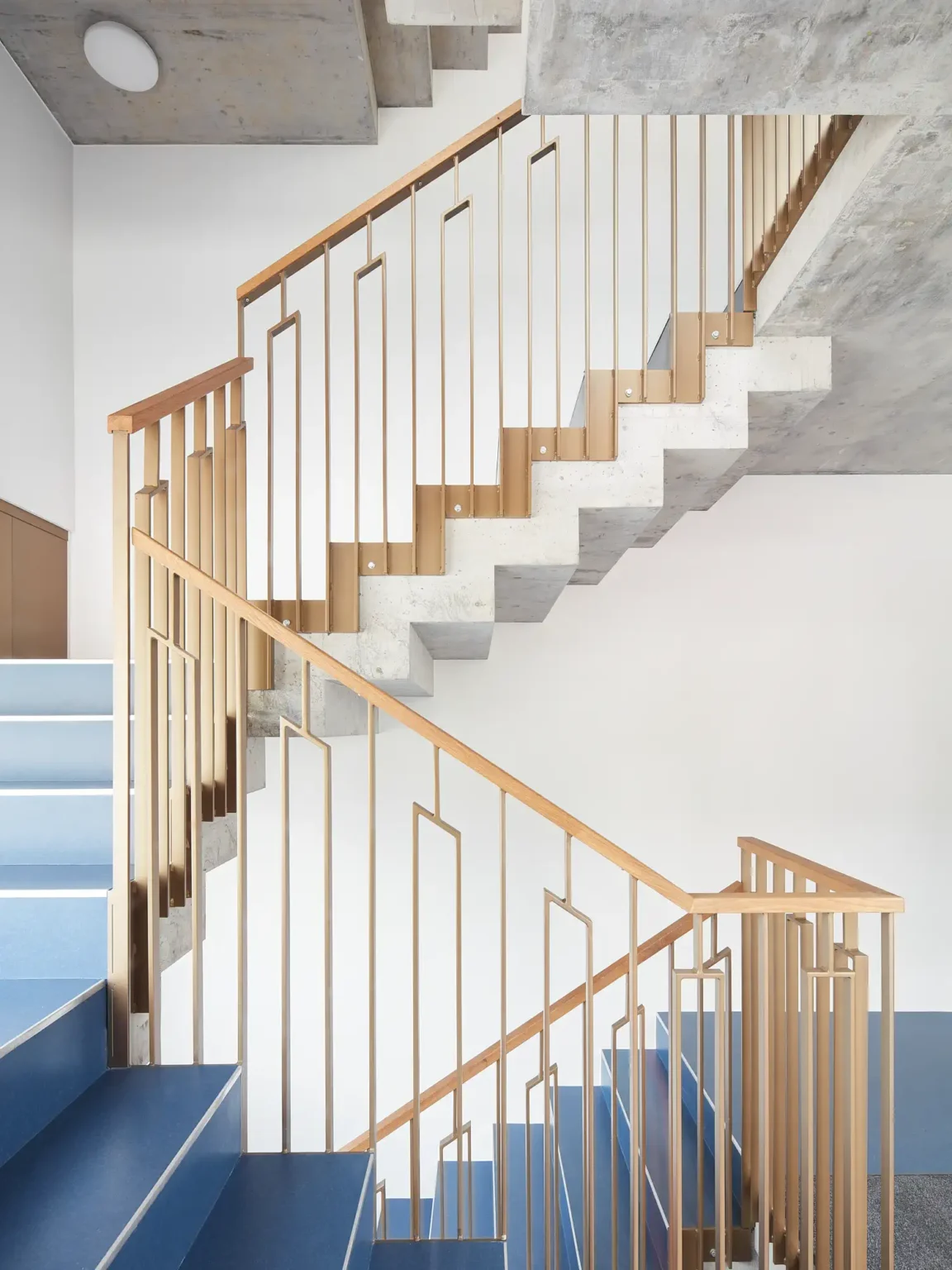 Haus Willi Flims Treppenhaus Geländer aus Metall / Holz