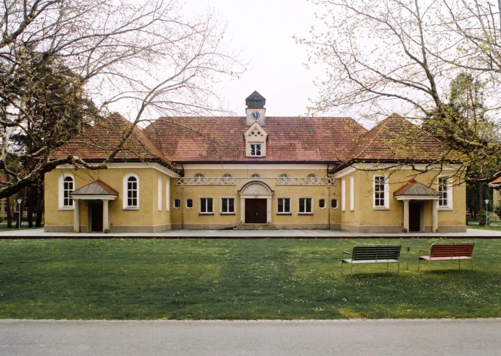 Psychiatrische Klinik Beverin Hauptgebäude aussenansicht