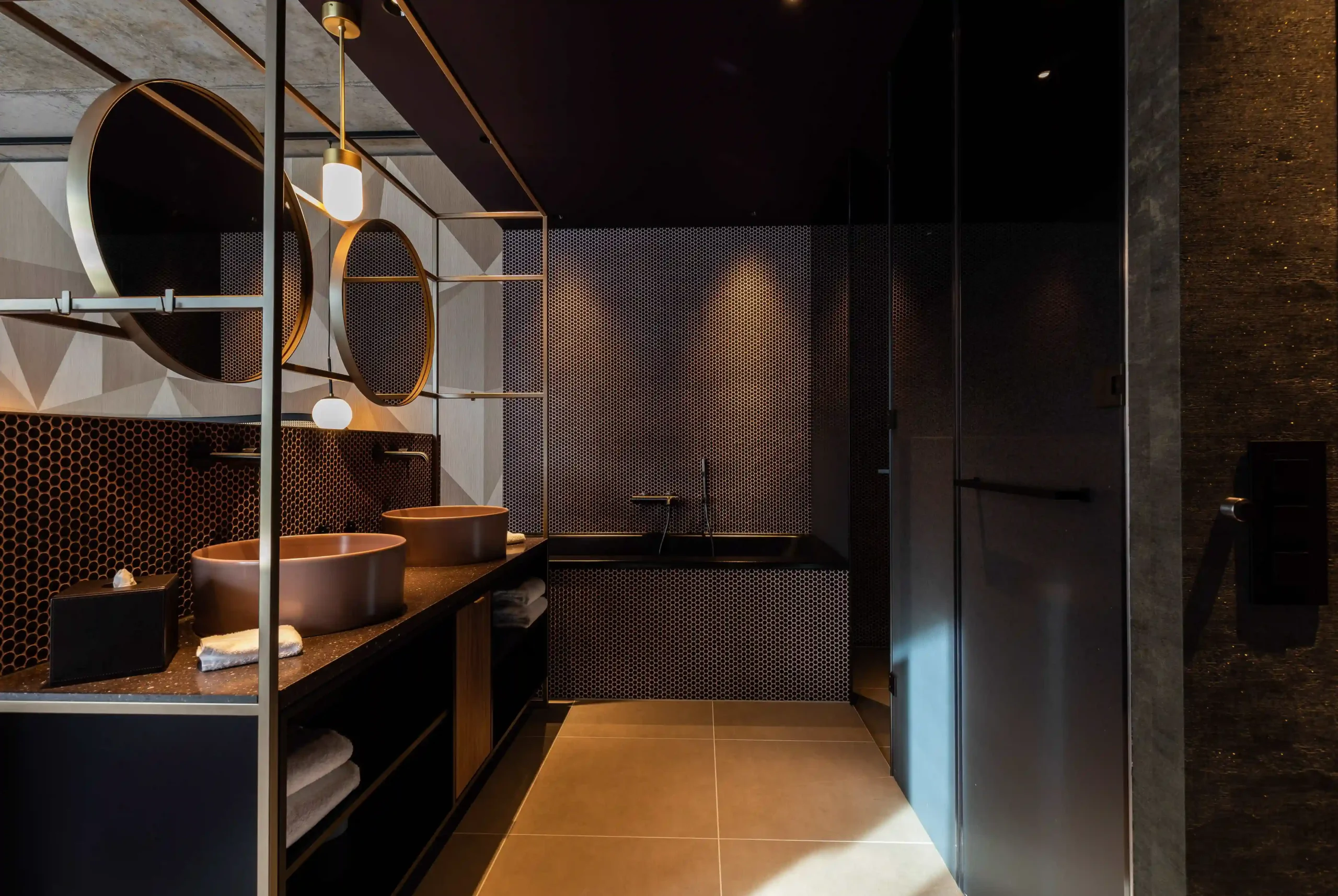 Stenna Center Mieterausbau Hotel Restaurant THE HIDE Flims Badezimmer mit Badewanne