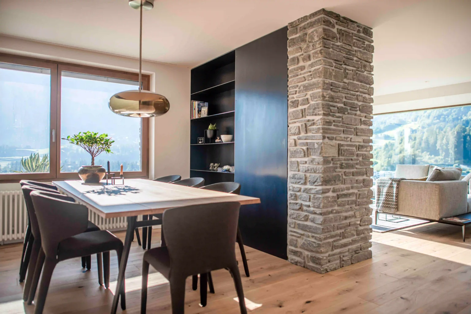 Wohnhaus S Ilanz Essraum und Wohnzimmer