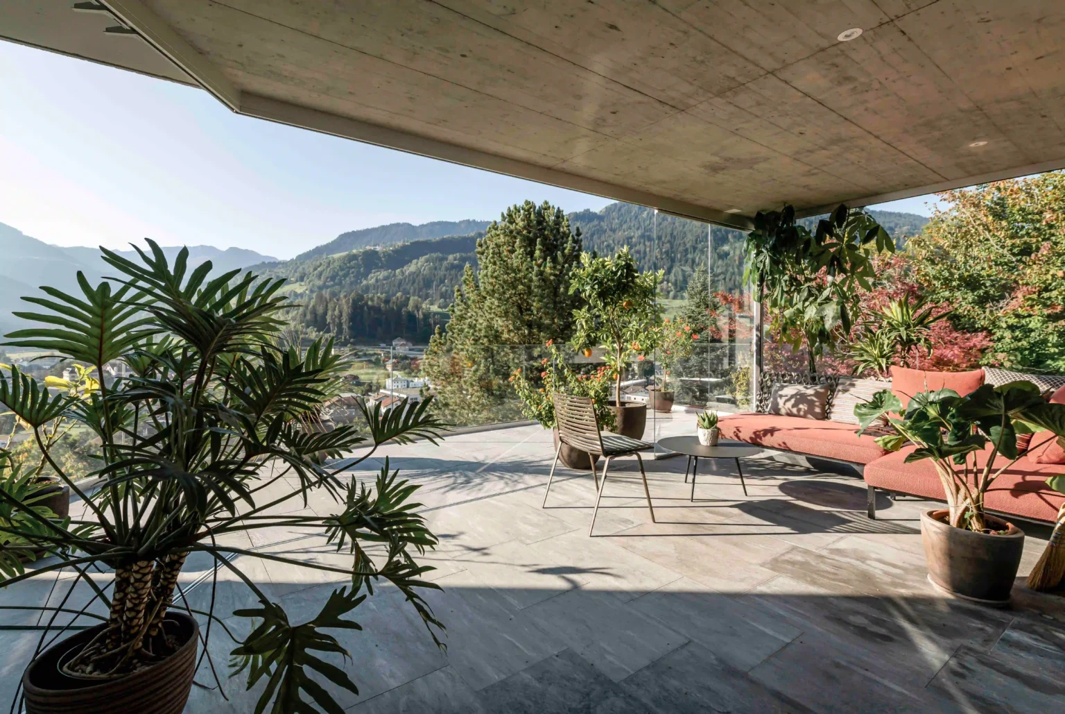 Wohnhaus S Ilanz überdachte Terasse